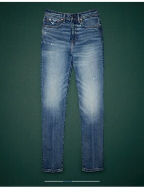 AE77 Mom Jean, medium wash.